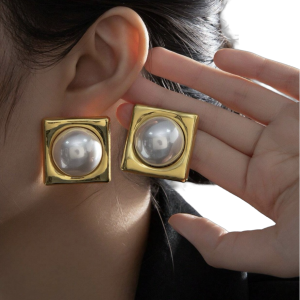 Square Pearl Stud Earrings